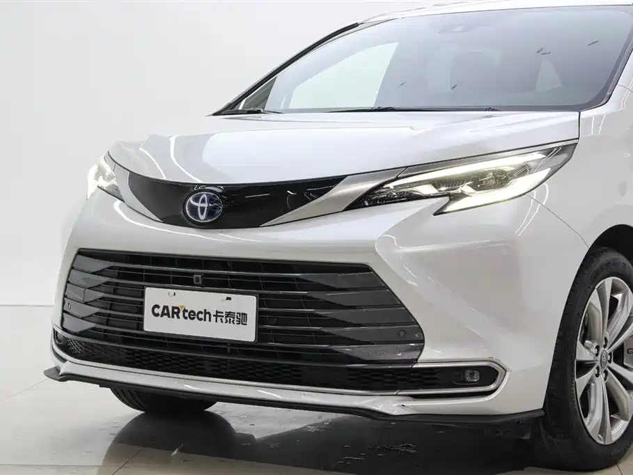 Toyota Sienna 2023 — фото 31