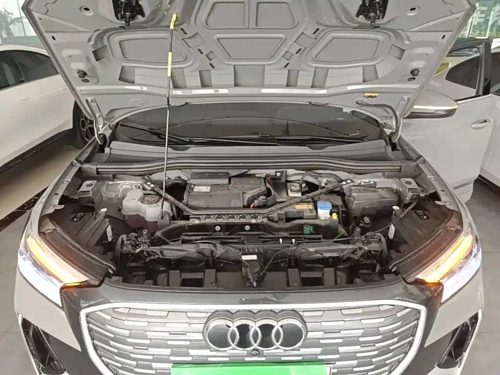 Audi Q4 E-Tron 2023 — фото 20