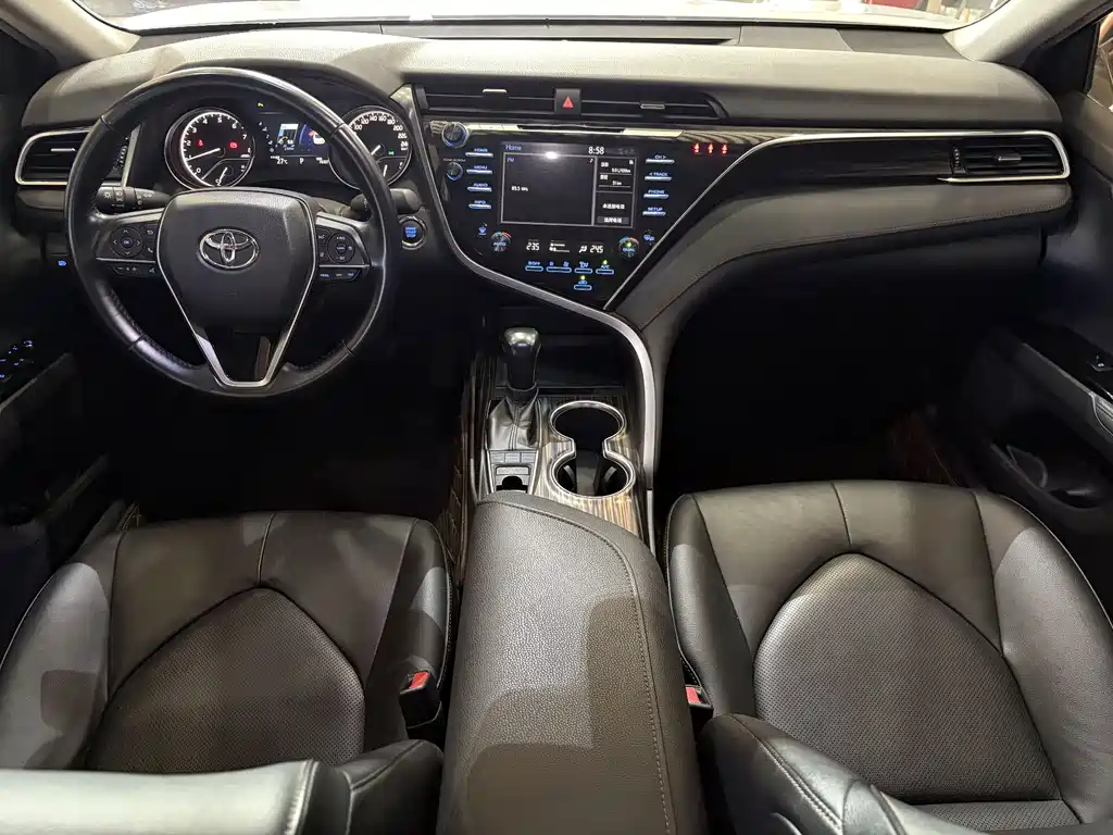 Toyota Camry 2019 — фото 6