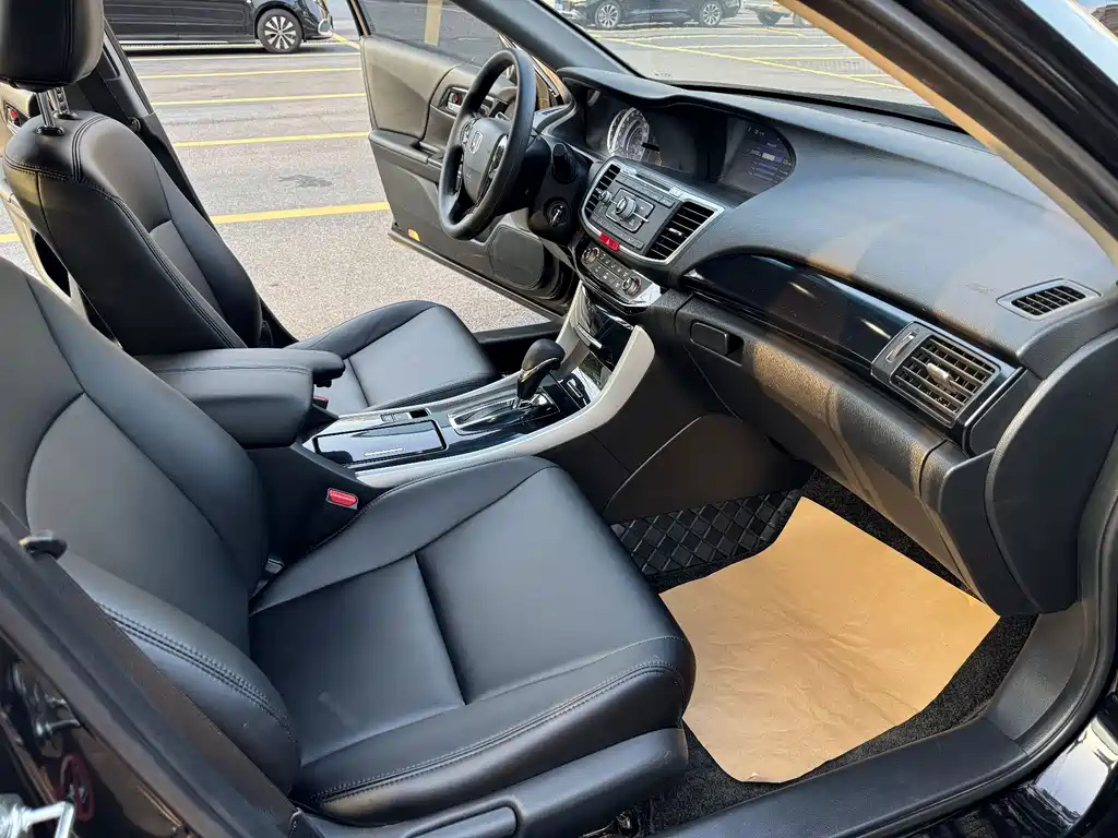 Honda Accord 2018 — фото 12