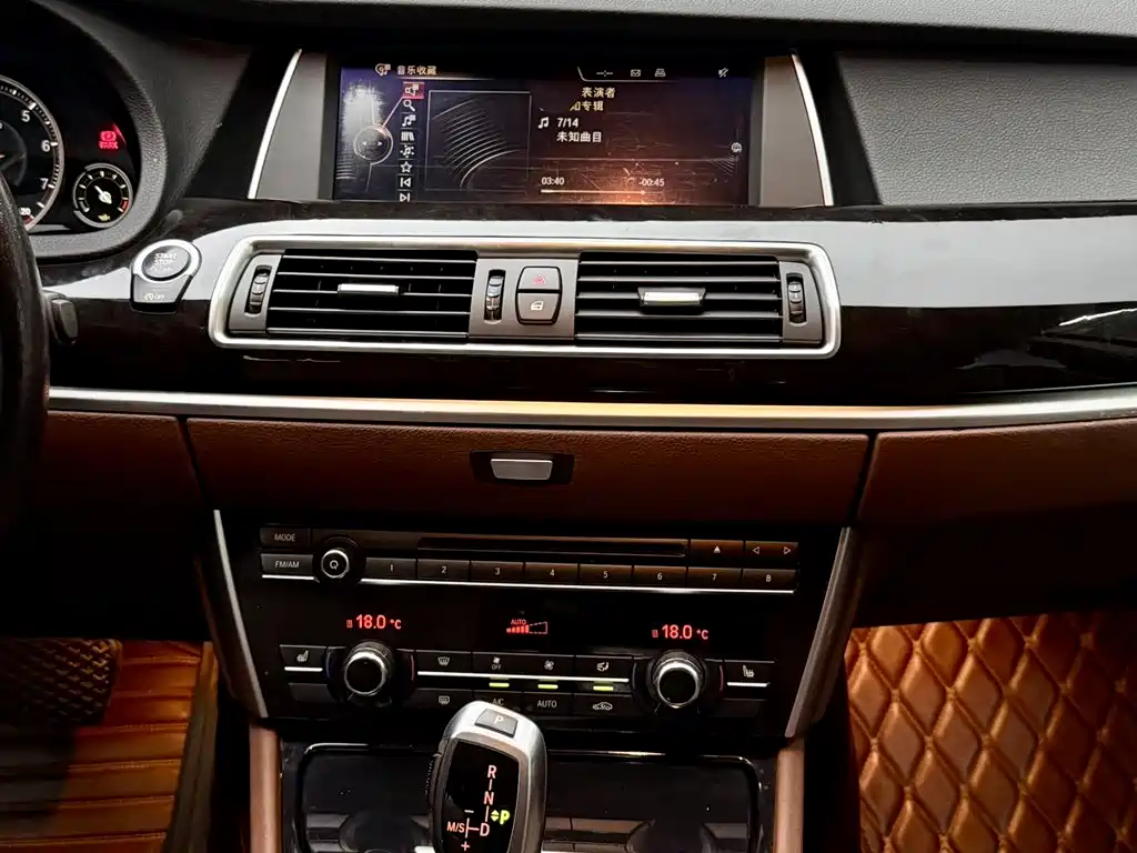 BMW 5 Series GT 2016 — фото 12
