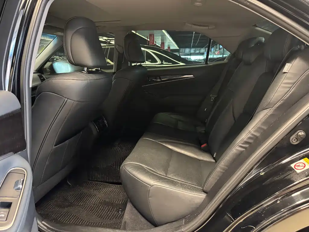 Toyota Crown 2016 — фото 17