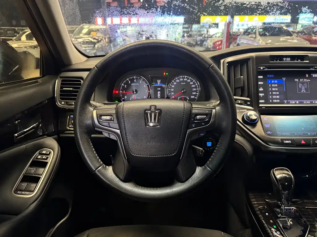 Toyota Crown 2016 — фото 19