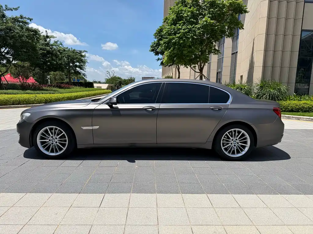 BMW 7 Series 2015 — фото 8