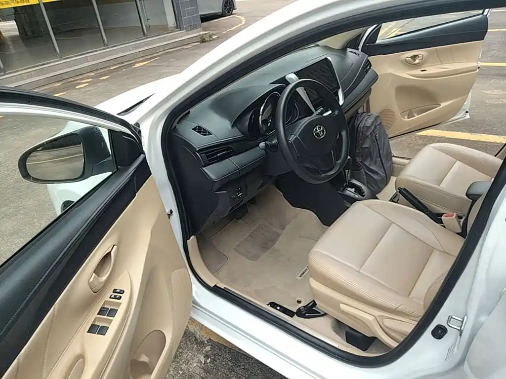 Toyota Yaris L 2019 — фото 16