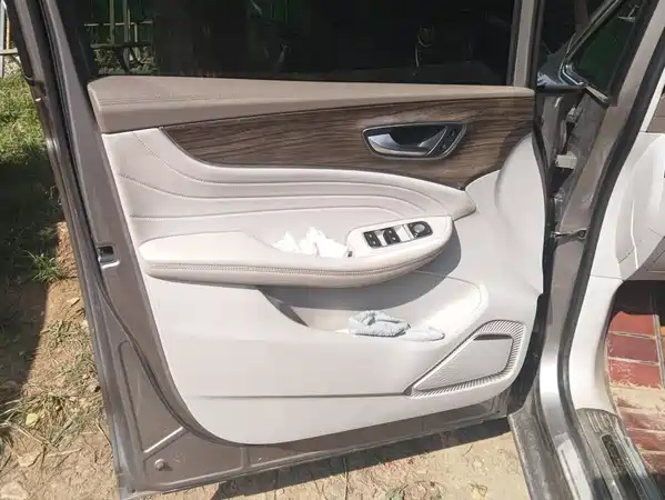 Roewe iMAX8 2023