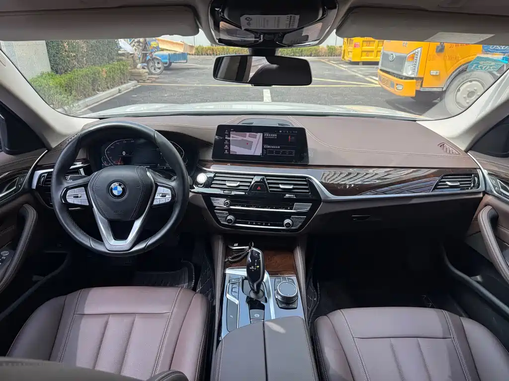 BMW 5 Series 2019 — фото 9