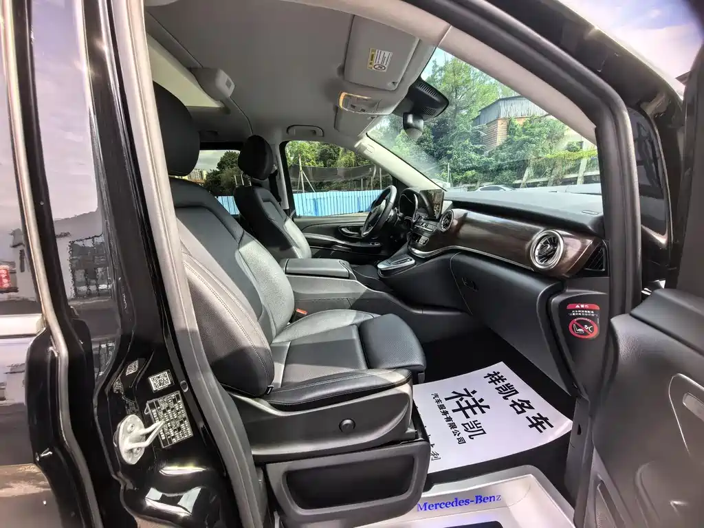 Mercedes-Benz V-Class 2023 — фото 13