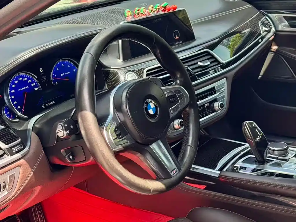 BMW 7 Series 2018 — фото 19