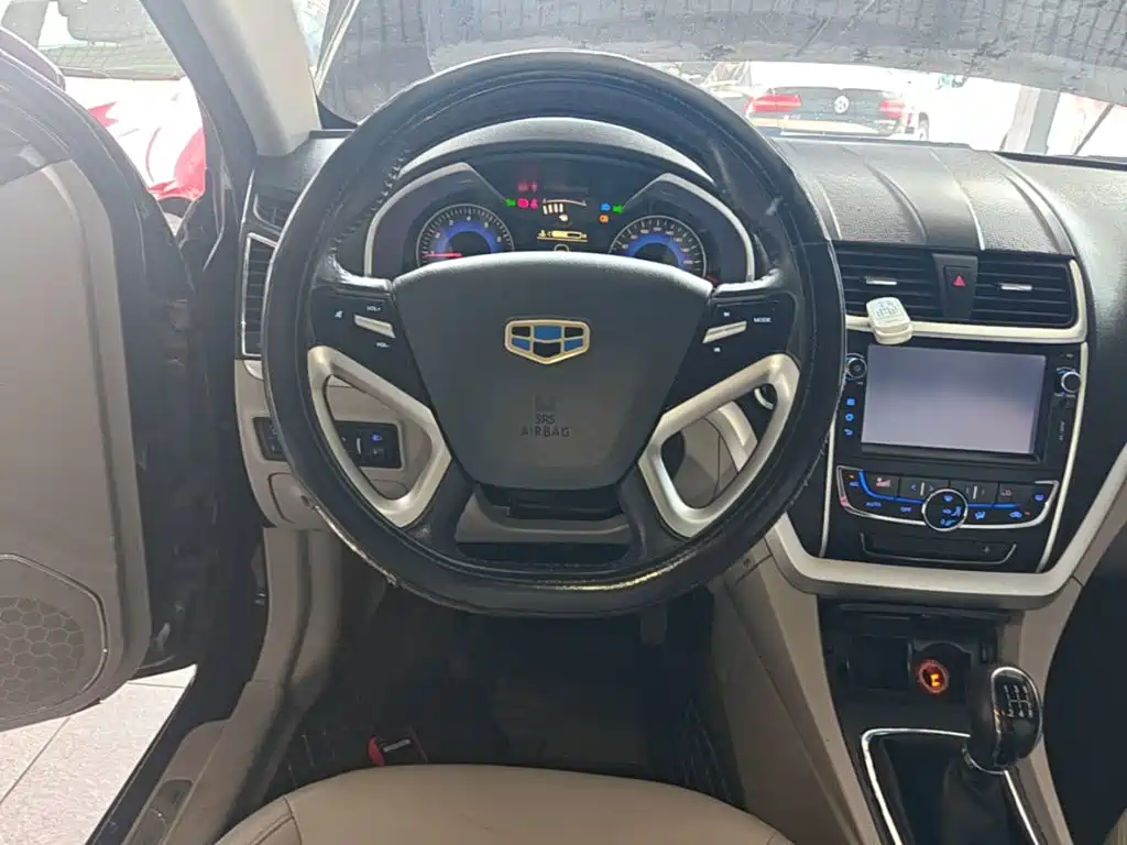 Geely Emgrand 2015 — фото 11