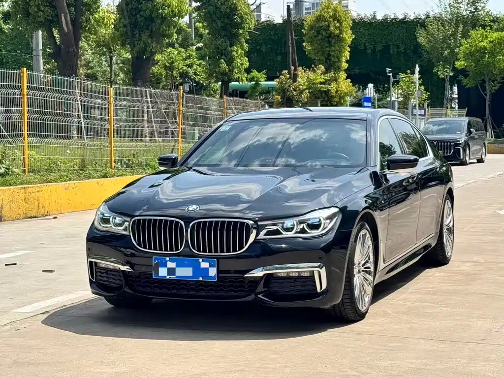 BMW 7 Series 2018 — фото 1