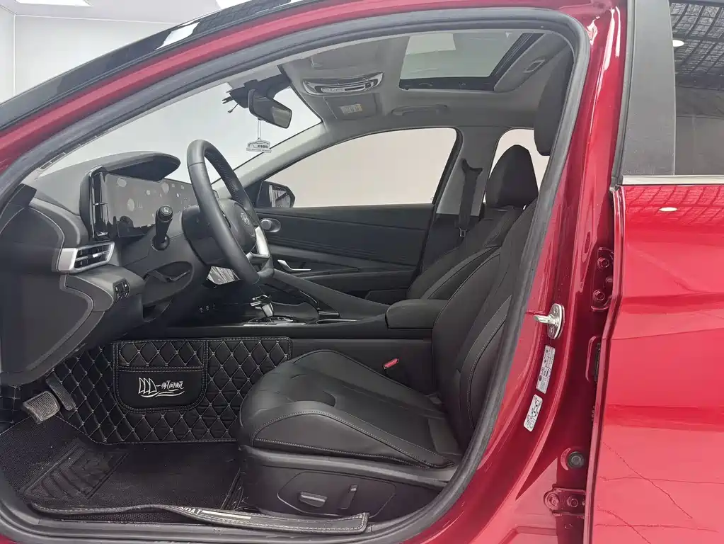 Hyundai Elantra 2022 — фото 11