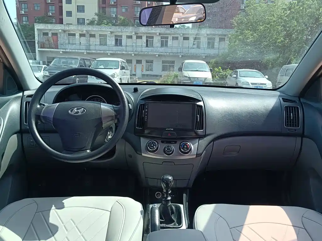 Hyundai Elantra 2015 — фото 11