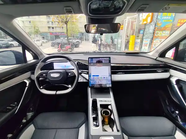 Geely Boyue L 2025
