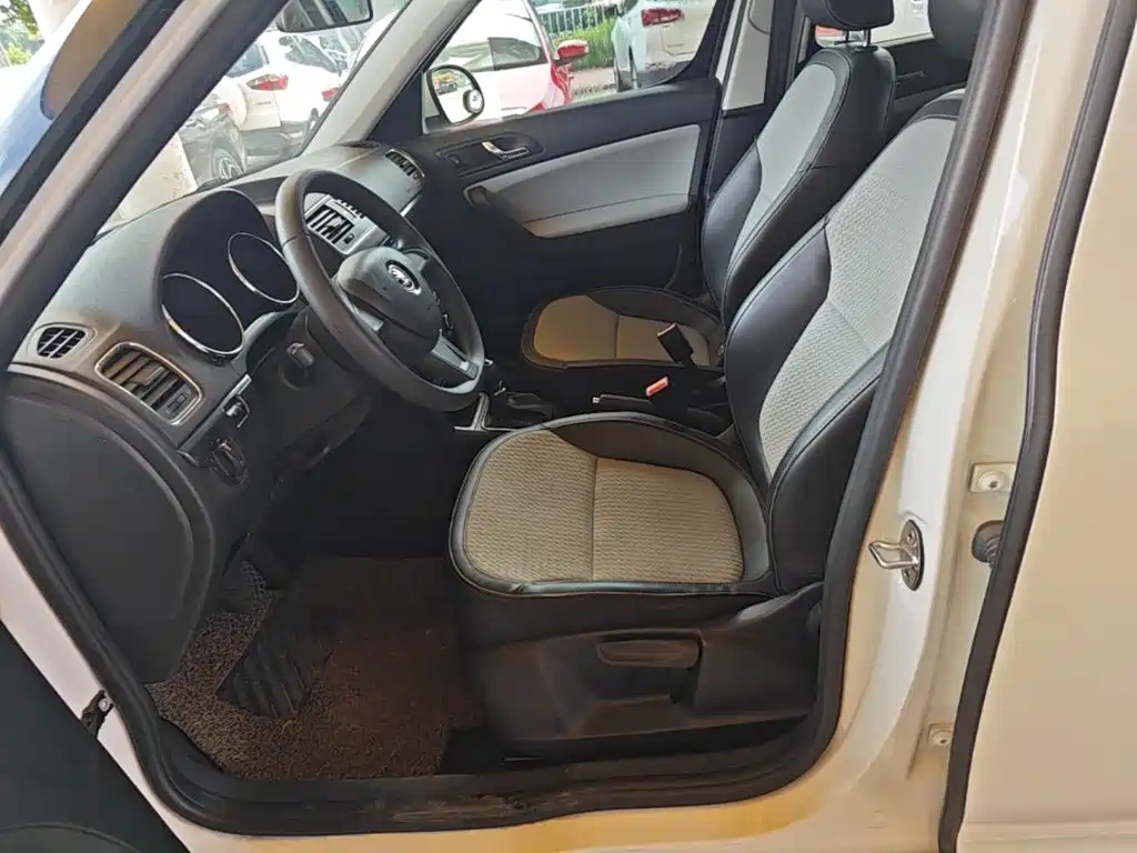 Skoda Yeti 2018 — фото 15