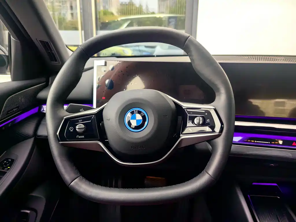 BMW i5 2025 — фото 11