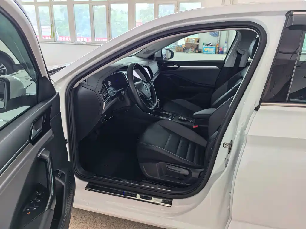 Volkswagen Sagitar 2021