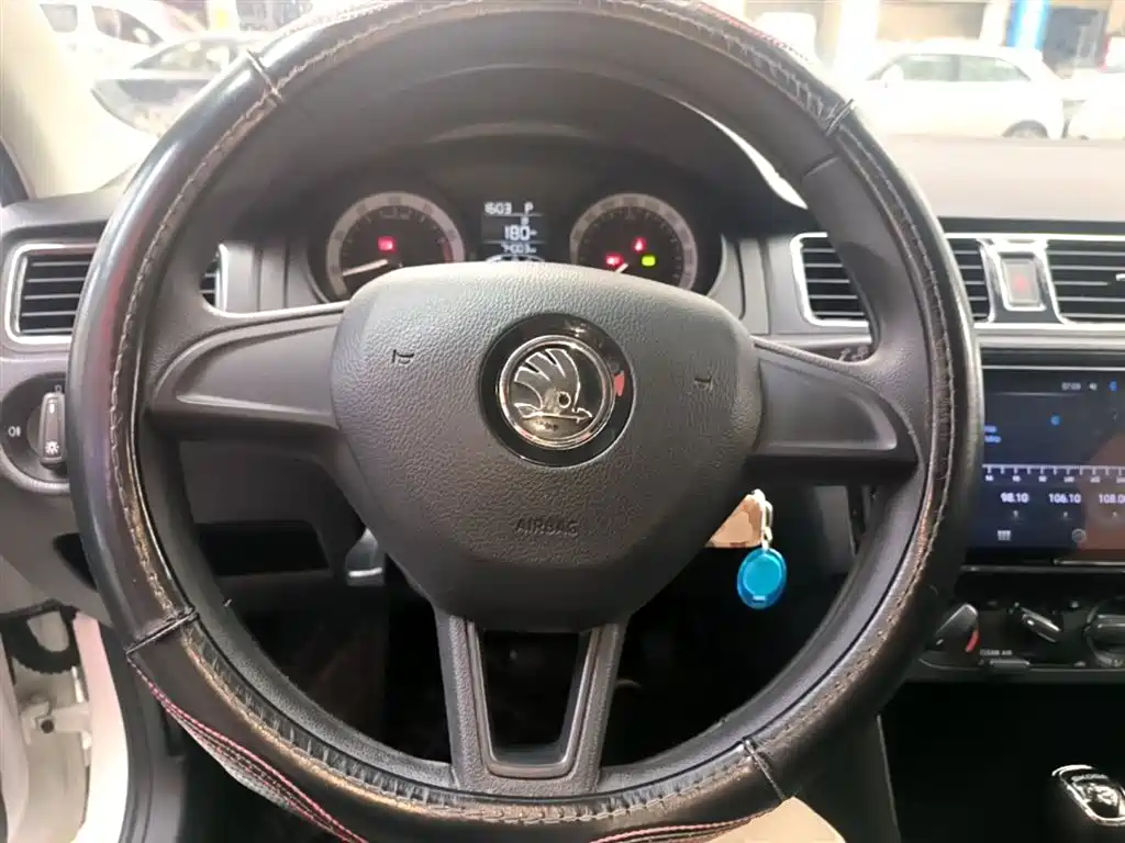 Skoda Rapid Spaceback 2020 — фото 11