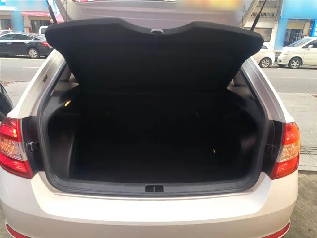 Skoda Rapid Spaceback 2020 — фото 19