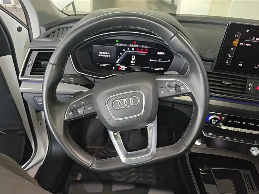 Audi Q5L 2022 — фото 17