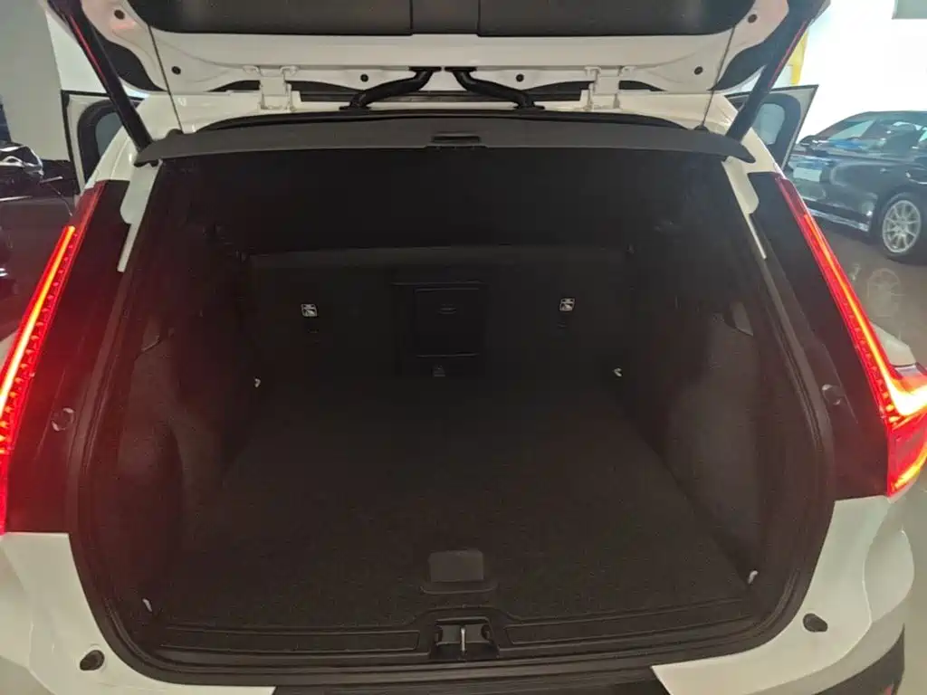 Volvo XC40 2021 — фото 19