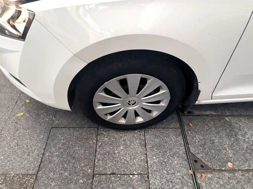 Skoda Rapid Spaceback 2020 — фото 23