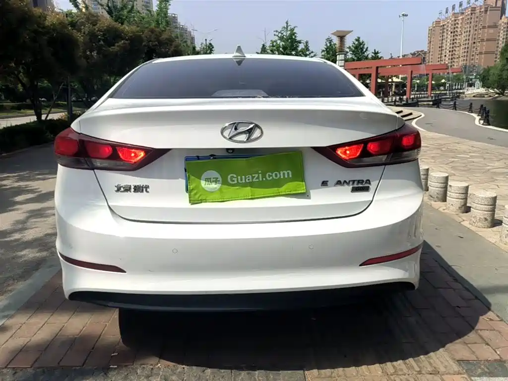 Hyundai Elantra 2017 — фото 6