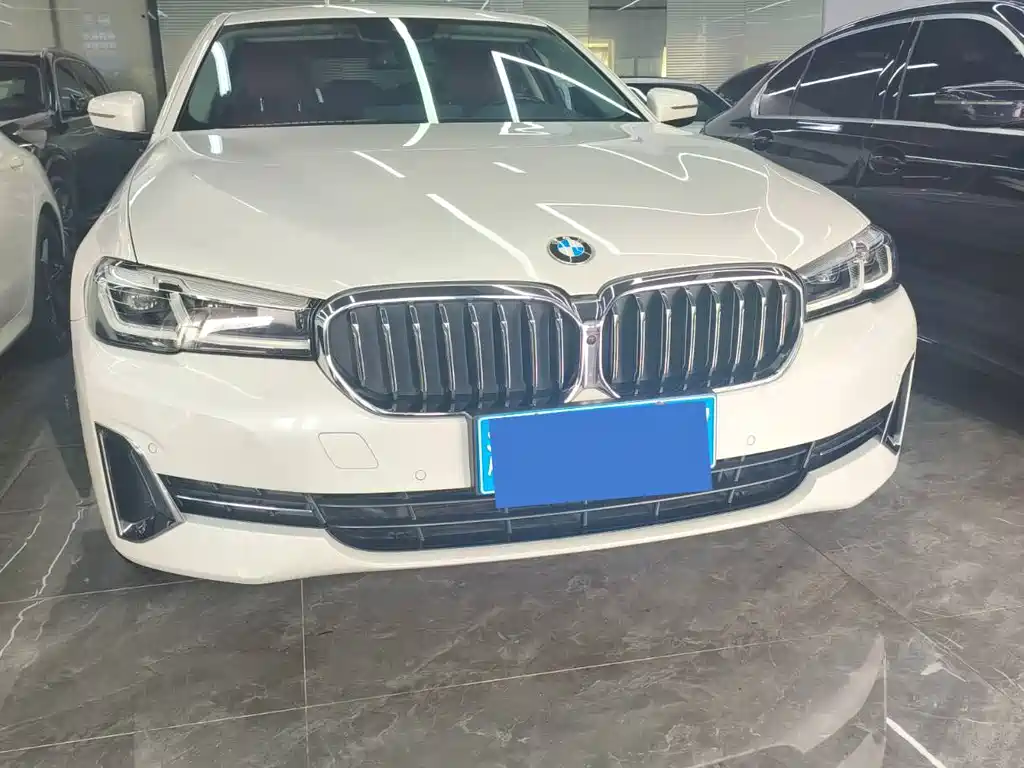 BMW 5 Series 2022 — фото 1
