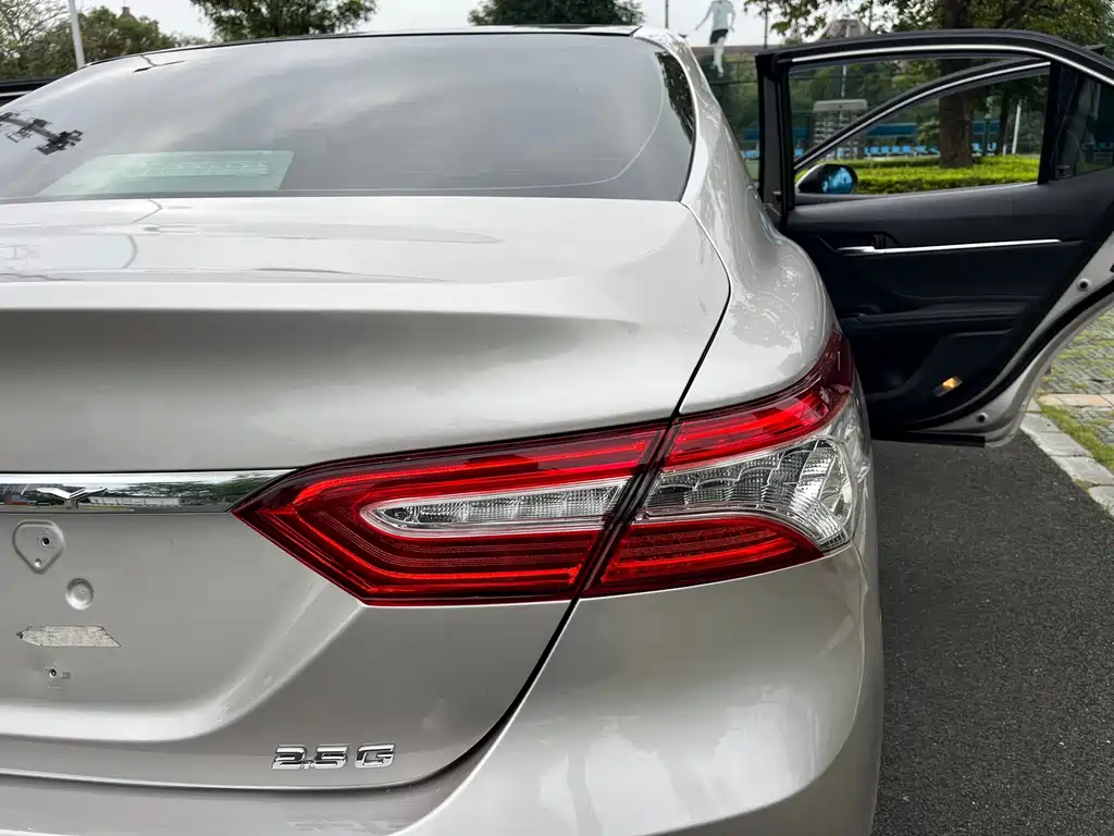 Toyota Camry 2019 — фото 19