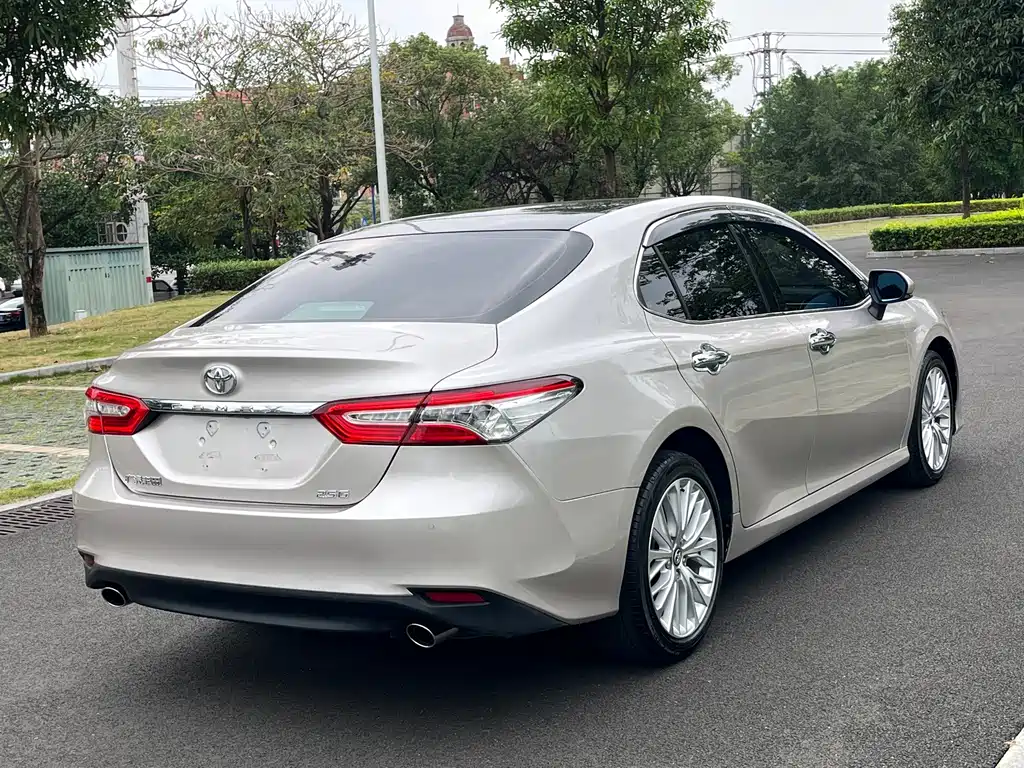 Toyota Camry 2019 — фото 7