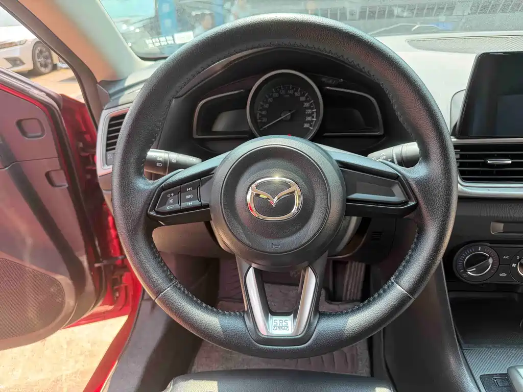 Mazda 3 Axela 2018 — фото 14