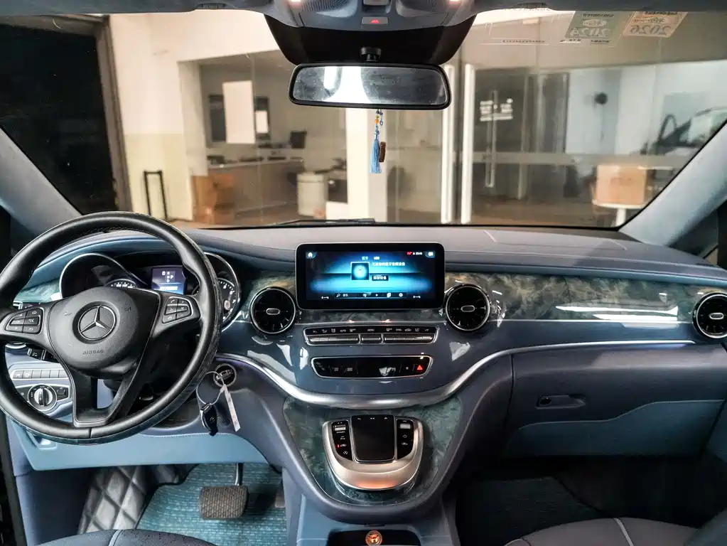 Mercedes-Benz V-Class 2022 — фото 10