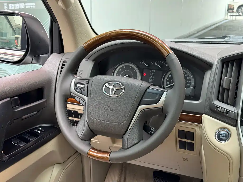 Toyota Land Cruiser 2019 — фото 11