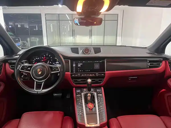 Porsche Macan 2021