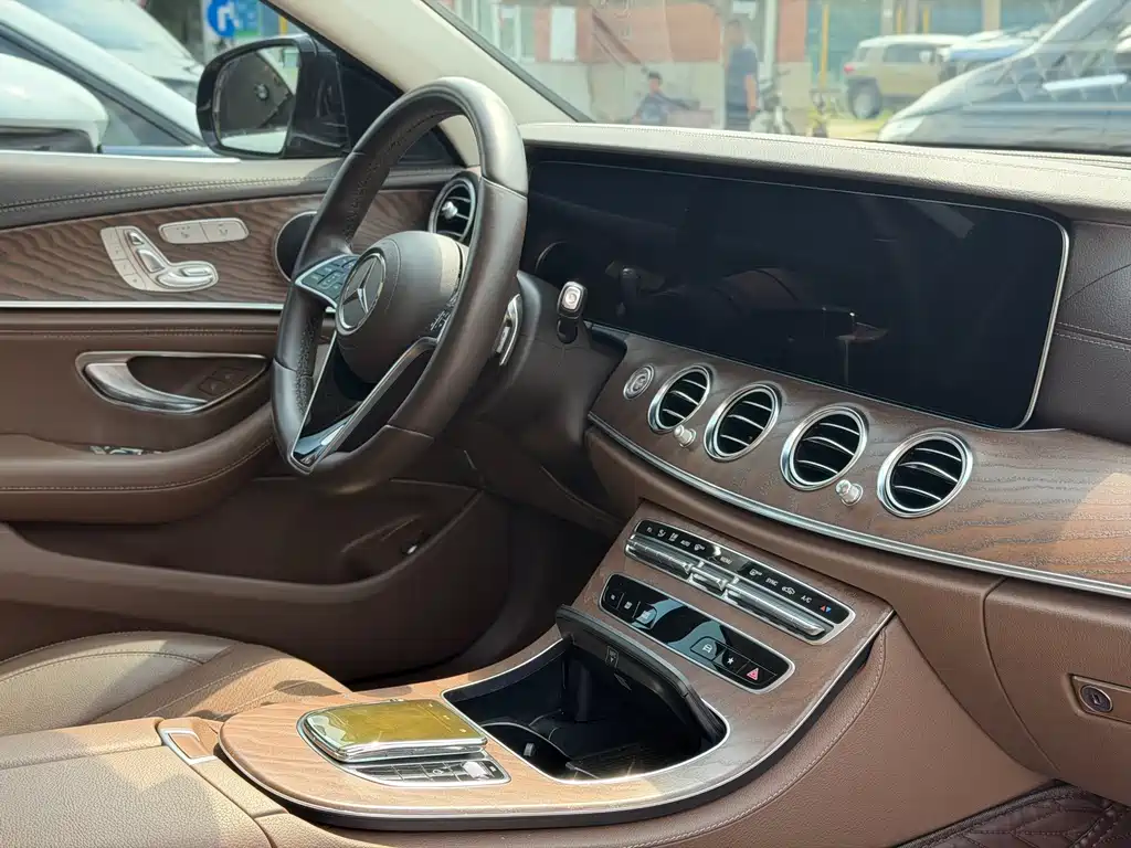 Mercedes-Benz E-Class 2023 — фото 14