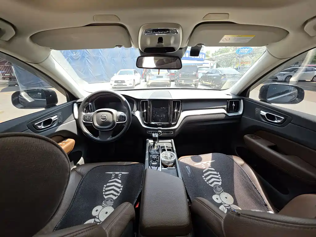 Volvo XC60 2019 — фото 17