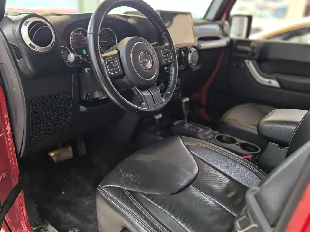 Jeep Wrangler 2017 — фото 24