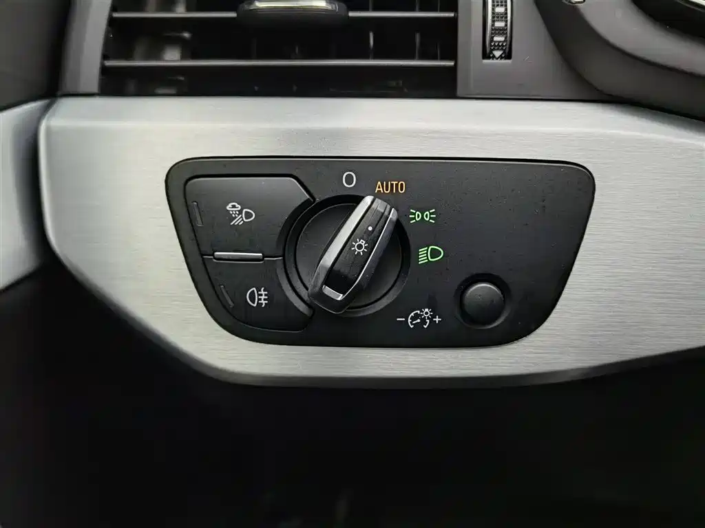 Audi A4L 2023 — фото 21