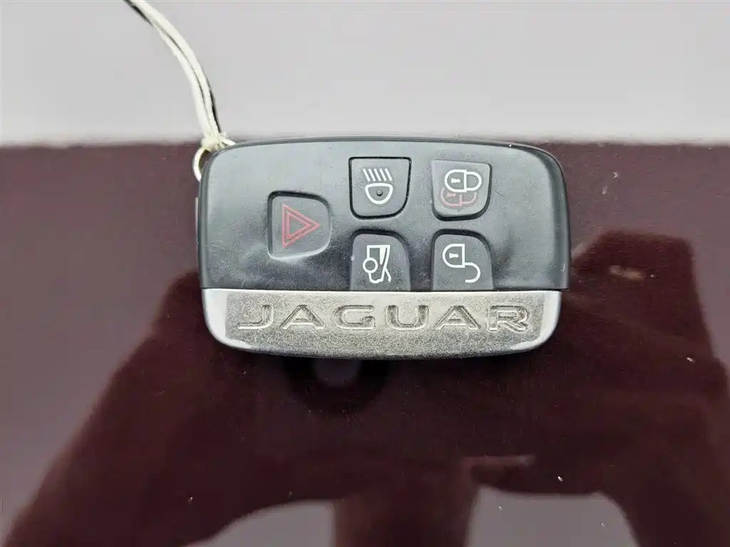 Jaguar XJ 2014 — фото 19