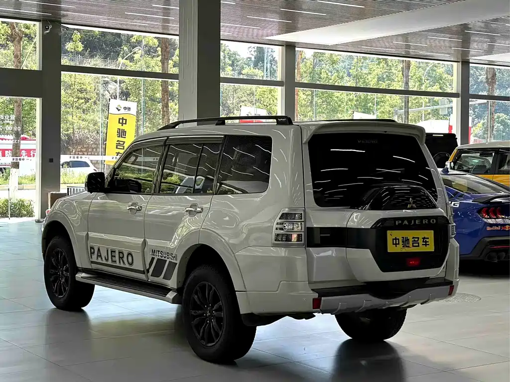Mitsubishi Pajero 2019 — фото 7