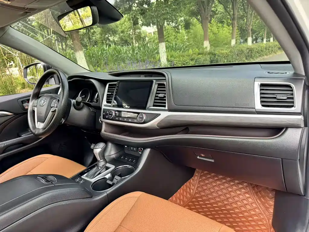 Toyota Highlander 2020 — фото 18