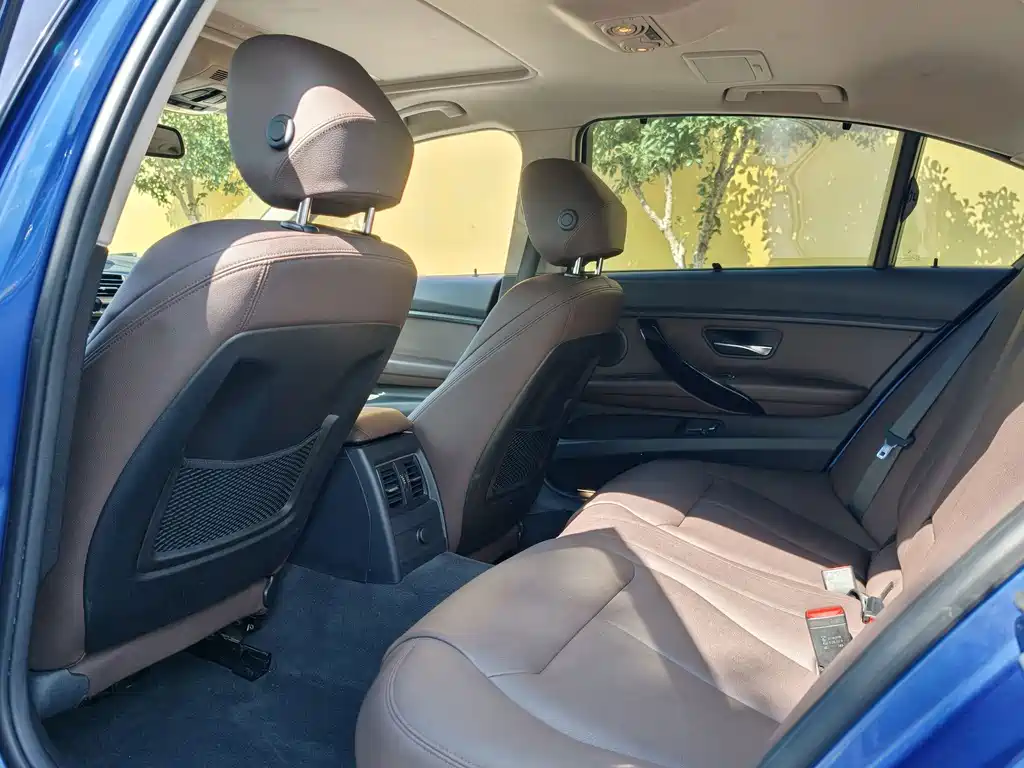 BMW 3 Series 2018 — фото 15