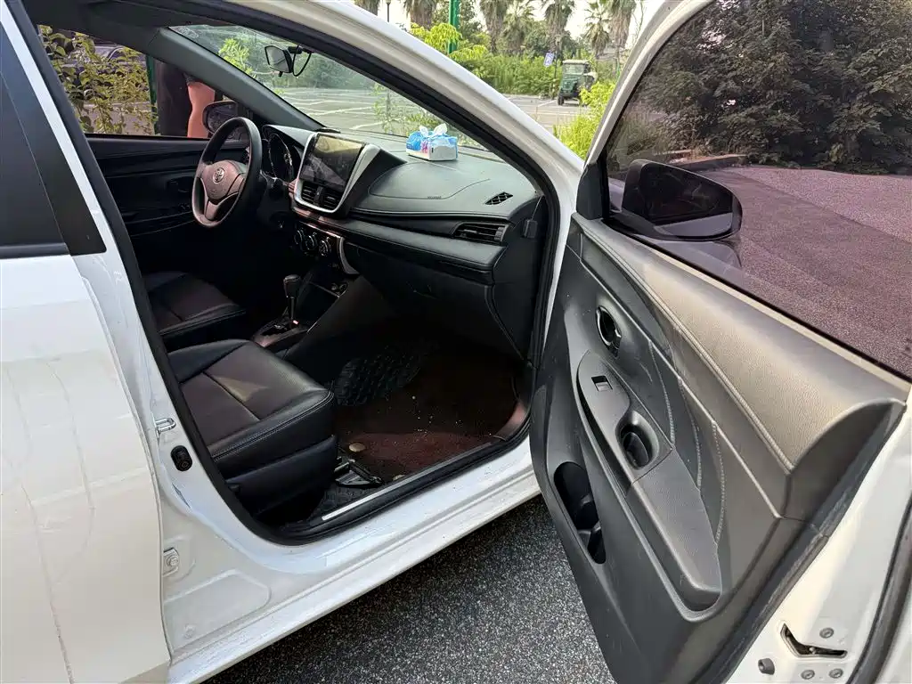 Toyota Yaris L 2021