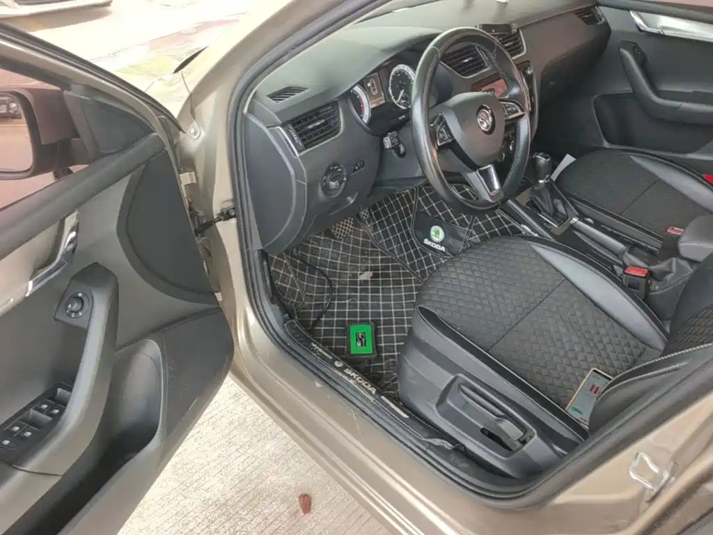Skoda Octavia 2018 — фото 16