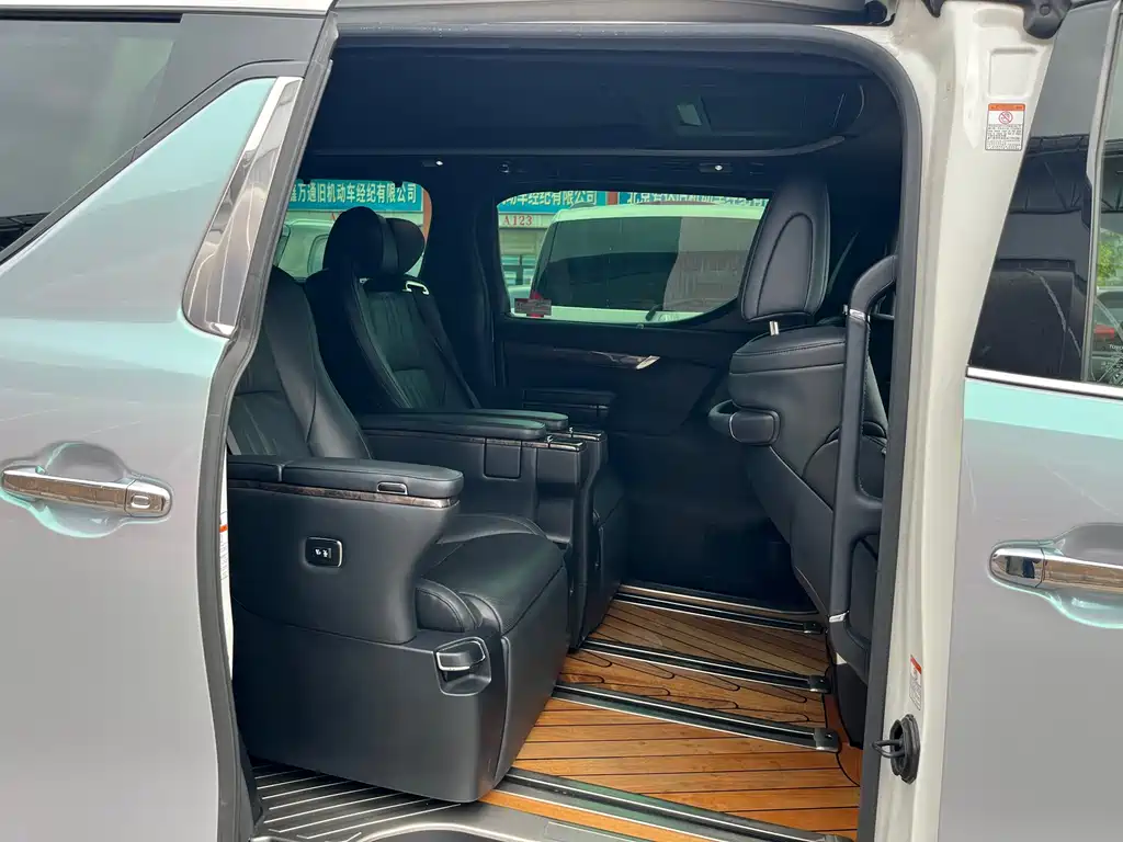 Toyota Vellfire 2021 — фото 29