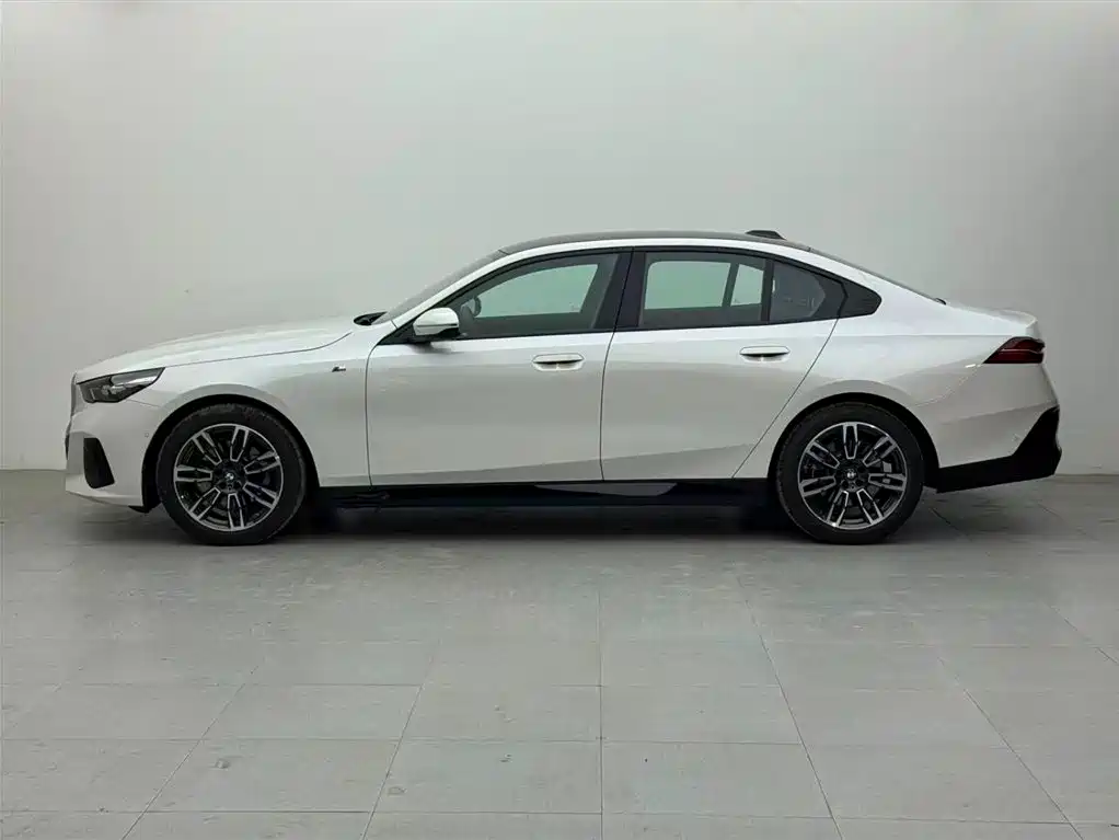 BMW 5 Series 2025
