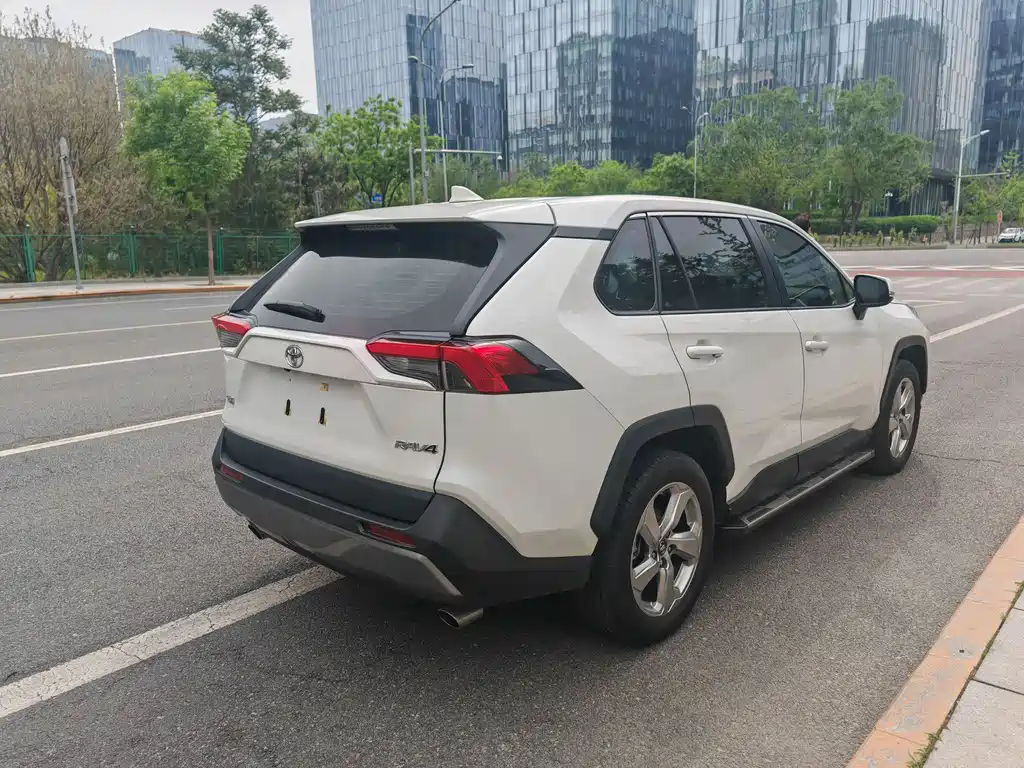 Toyota RAV4 2021 — фото 5