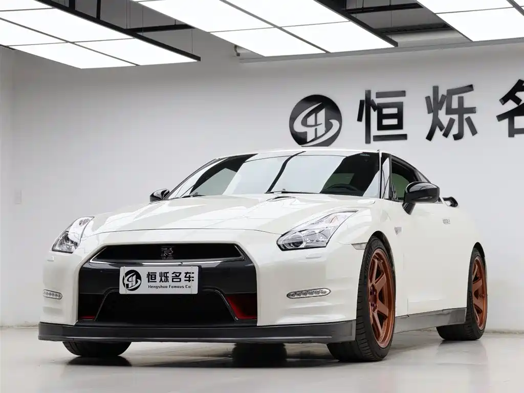 Nissan GT-R 2017 — фото 31