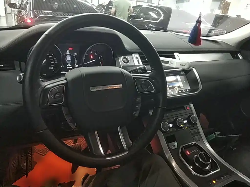 Land Rover Evoque 2018 — фото 10
