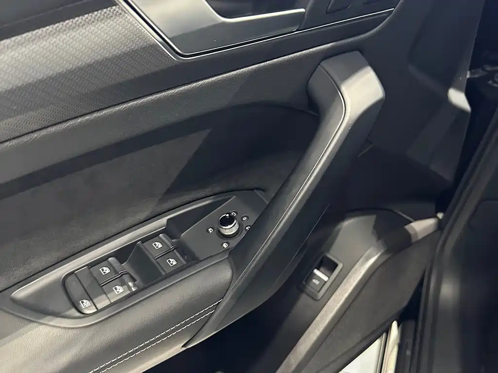 Audi Q5L Sportback 2023 — фото 14